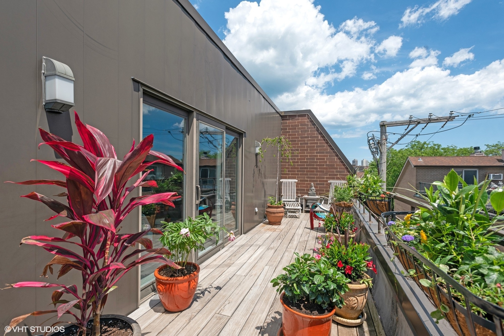 2751 North Greenview Avenue, Unit F Chicago, IL 60614 - Photo 11 of 29 a potted plant sitting in front of a house