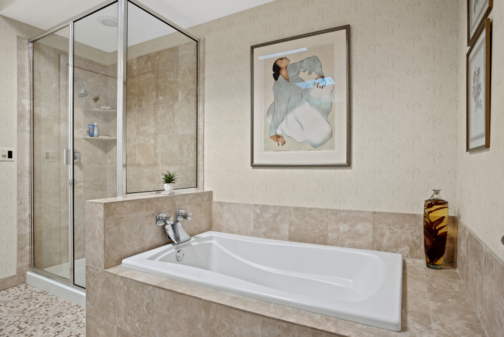 2751 North Greenview Avenue, Unit F Chicago, IL 60614 - Photo 14 of 29 a bathroom with a bathtub and a shower