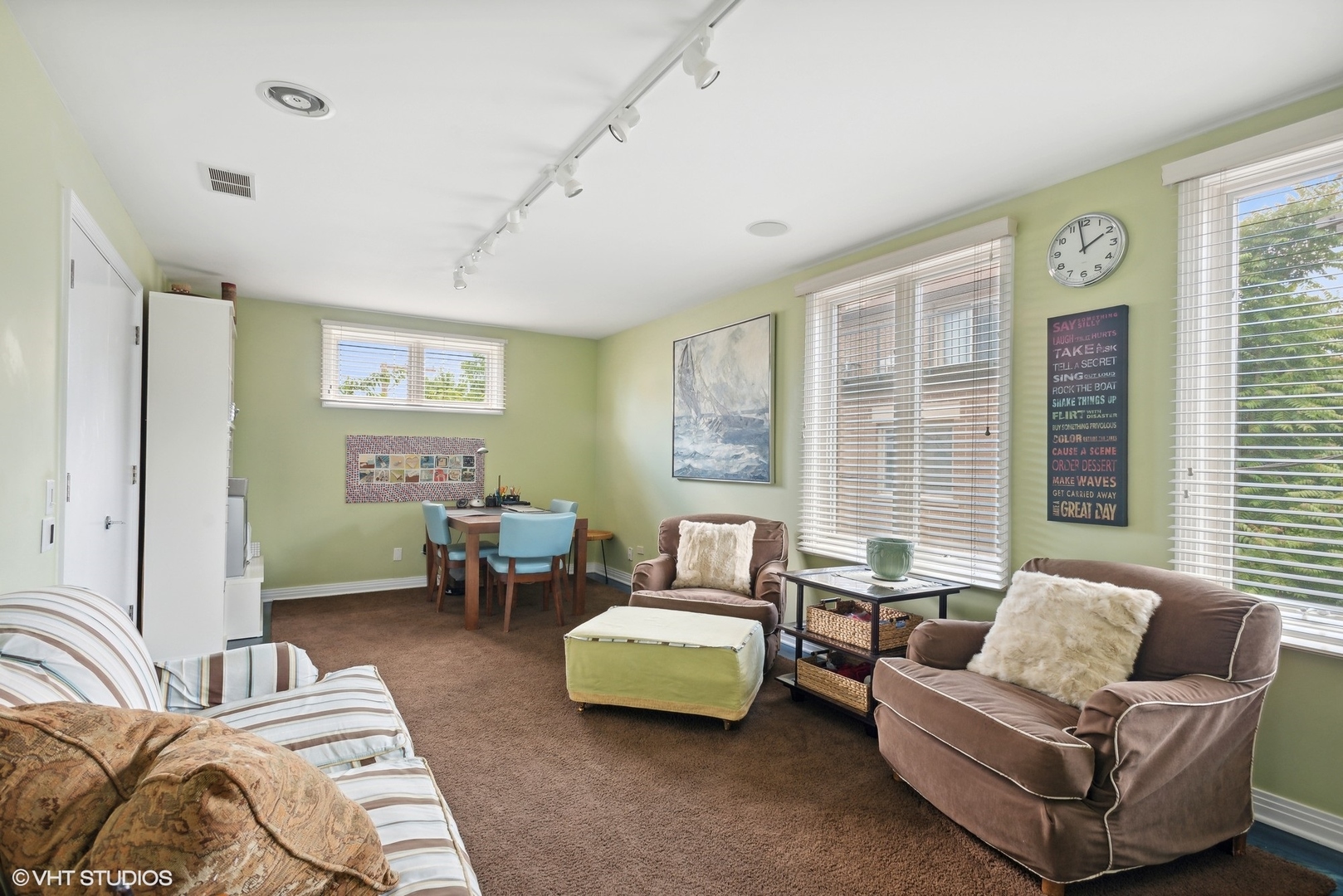 2751 North Greenview Avenue, Unit F Chicago, IL 60614 - Photo 17 of 29 a bedroom with furniture and a window