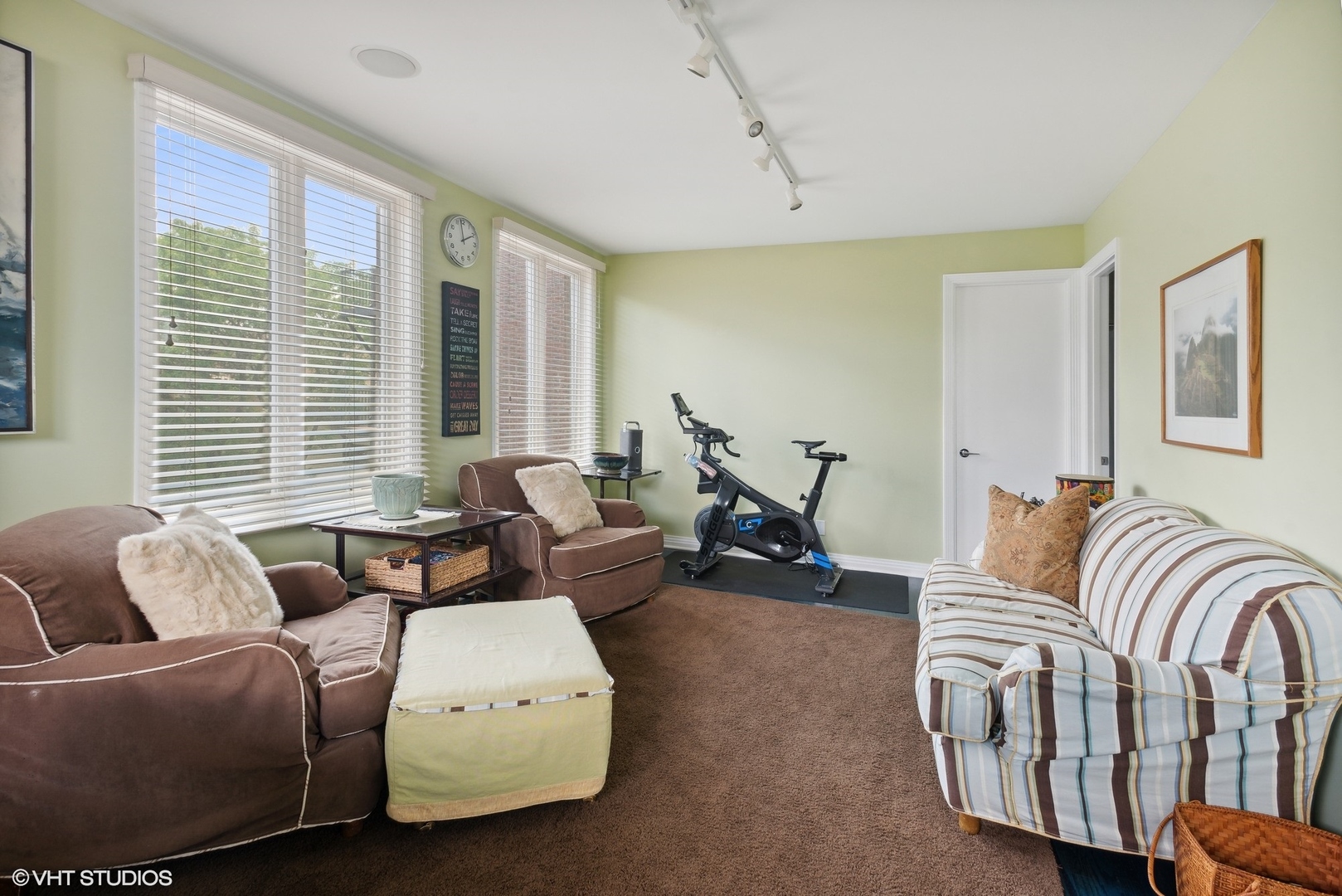 2751 North Greenview Avenue, Unit F Chicago, IL 60614 - Photo 18 of 29 a living room with furniture and large windows