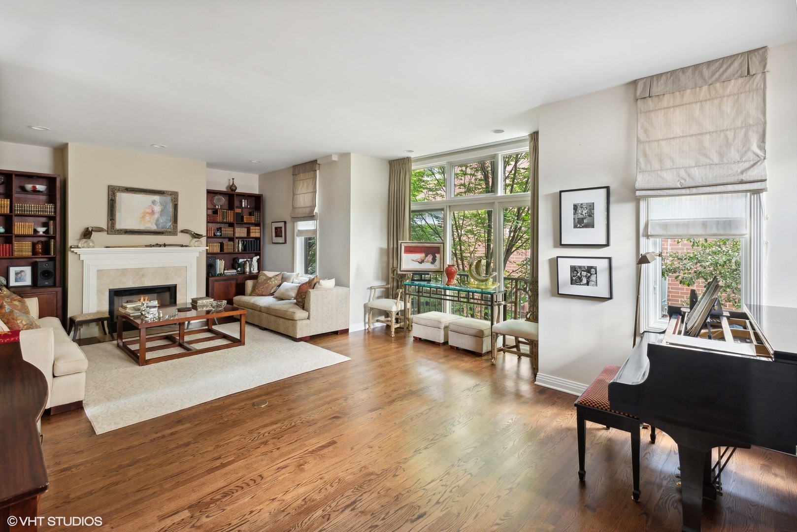 2751 North Greenview Avenue, Unit F Chicago, IL 60614 - Photo 2 of 29 a living room with furniture and a fireplace