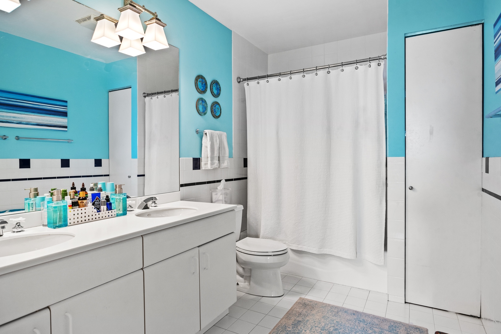 2751 North Greenview Avenue, Unit F Chicago, IL 60614 - Photo 22 of 29 a bathroom with a sink a toilet and a mirror