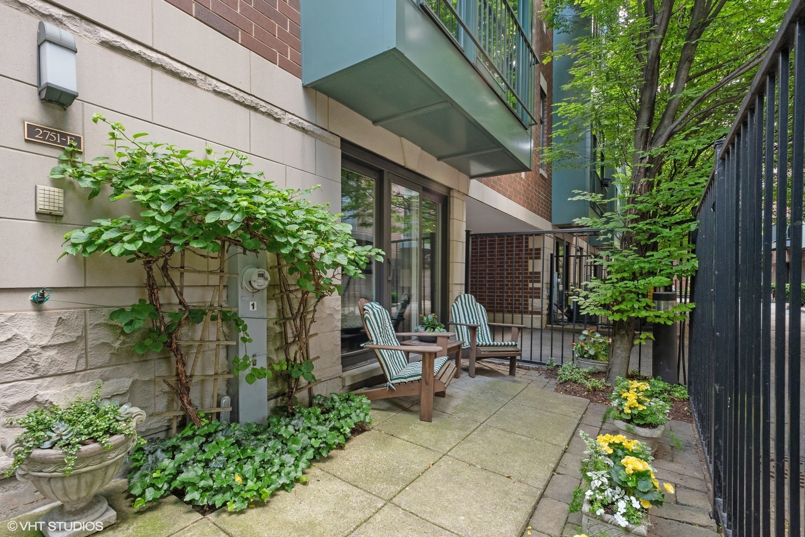 2751 North Greenview Avenue, Unit F Chicago, IL 60614 - Photo 27 of 29 a patio with table and chairs and potted plants