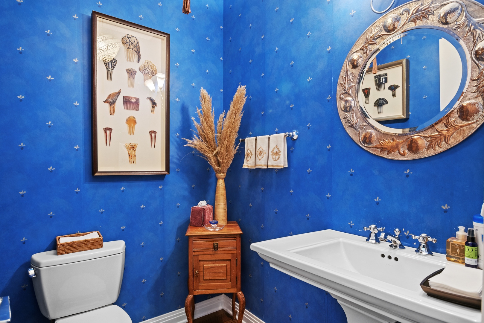 2751 North Greenview Avenue, Unit F Chicago, IL 60614 - Photo 8 of 29 a bathroom with a toilet sink and mirror