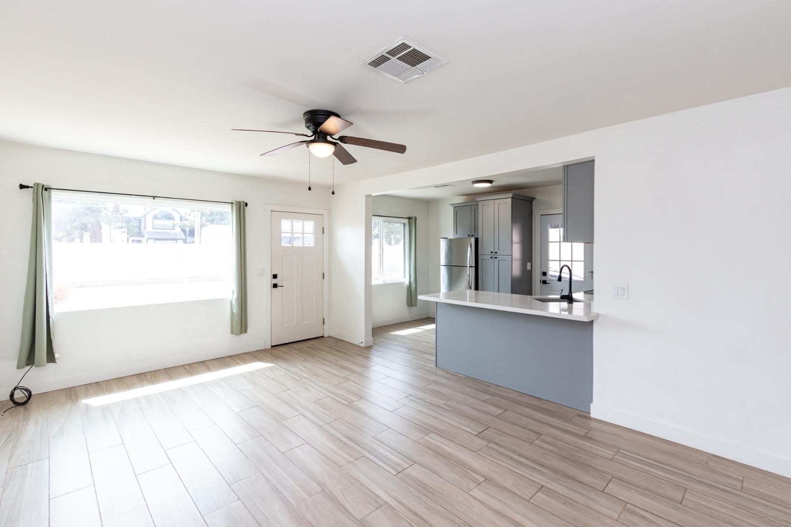 114 East Elliot Road Gilbert, AZ 85234 - Photo 3 of 12 Photo #3