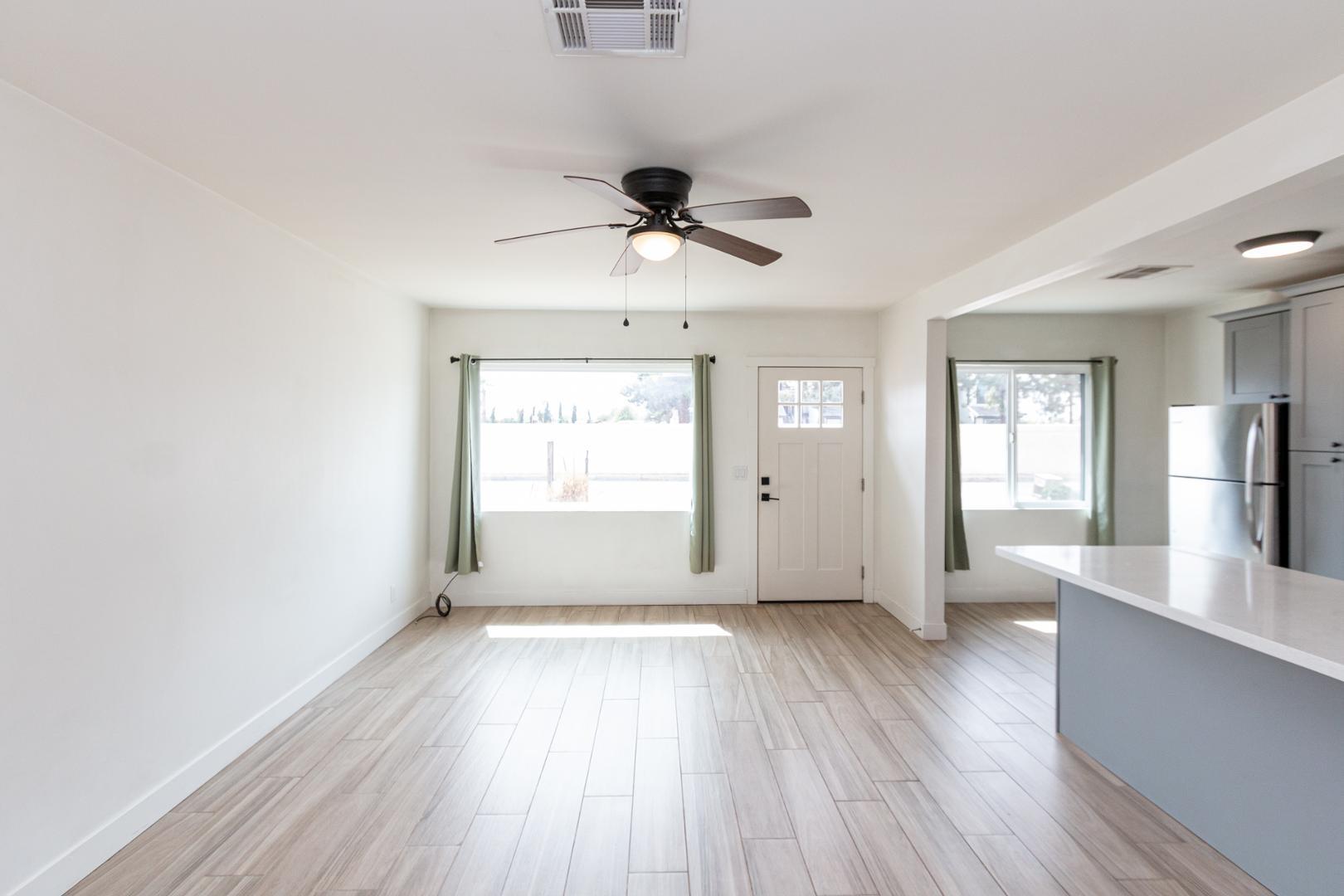 114 East Elliot Road Gilbert, AZ 85234 - Photo 4 of 12 Photo #4