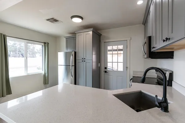 $1,595 | 114 East Elliot Road, Gilbert, AZ 85234