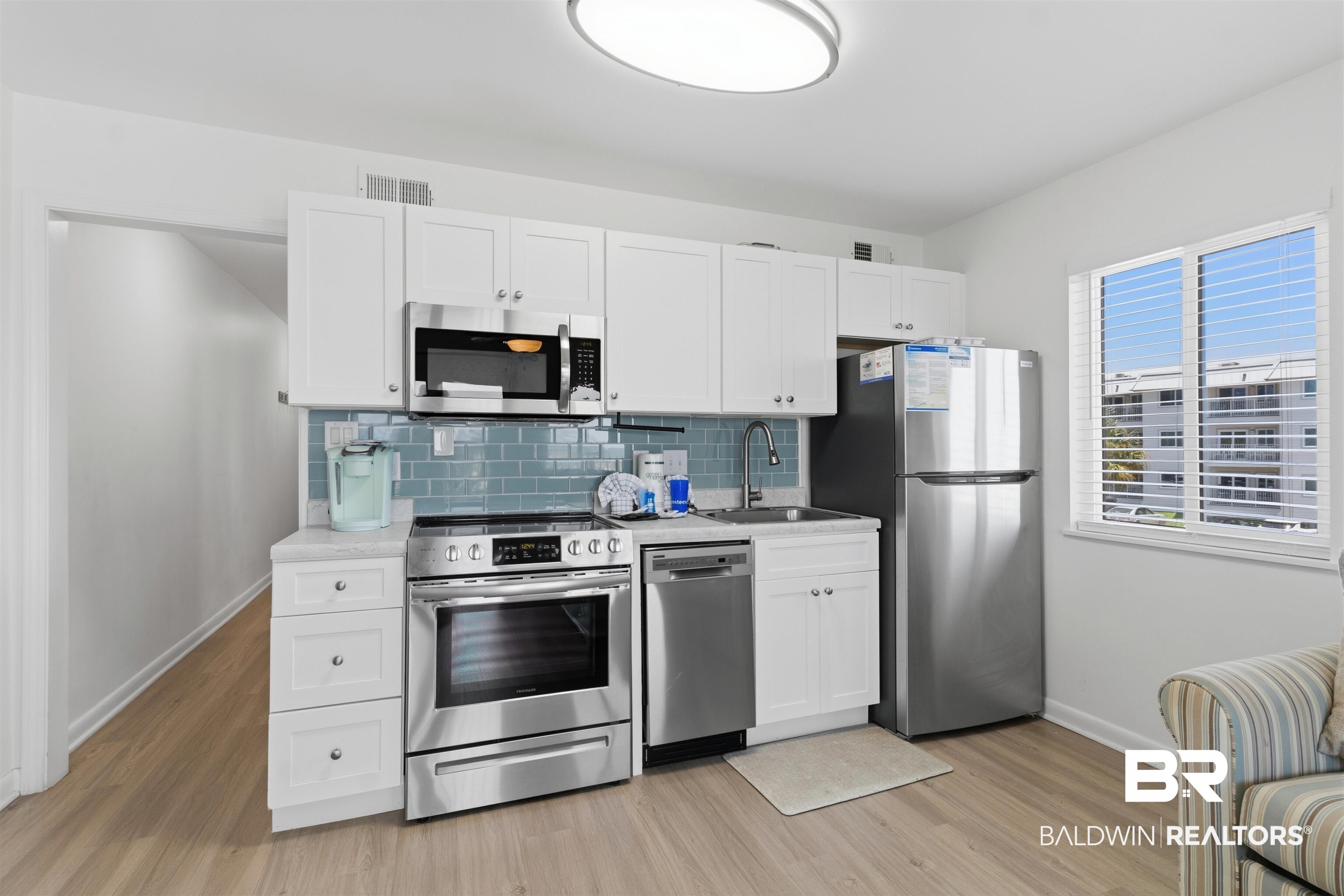 400 Plantation Road, Unit 3201 Gulf Shores, AL 36542 - Photo 6 of 35 Kitchen Updated with white Shaker Style Cabinets, Stainless Appliances and Tiled Backsplash.