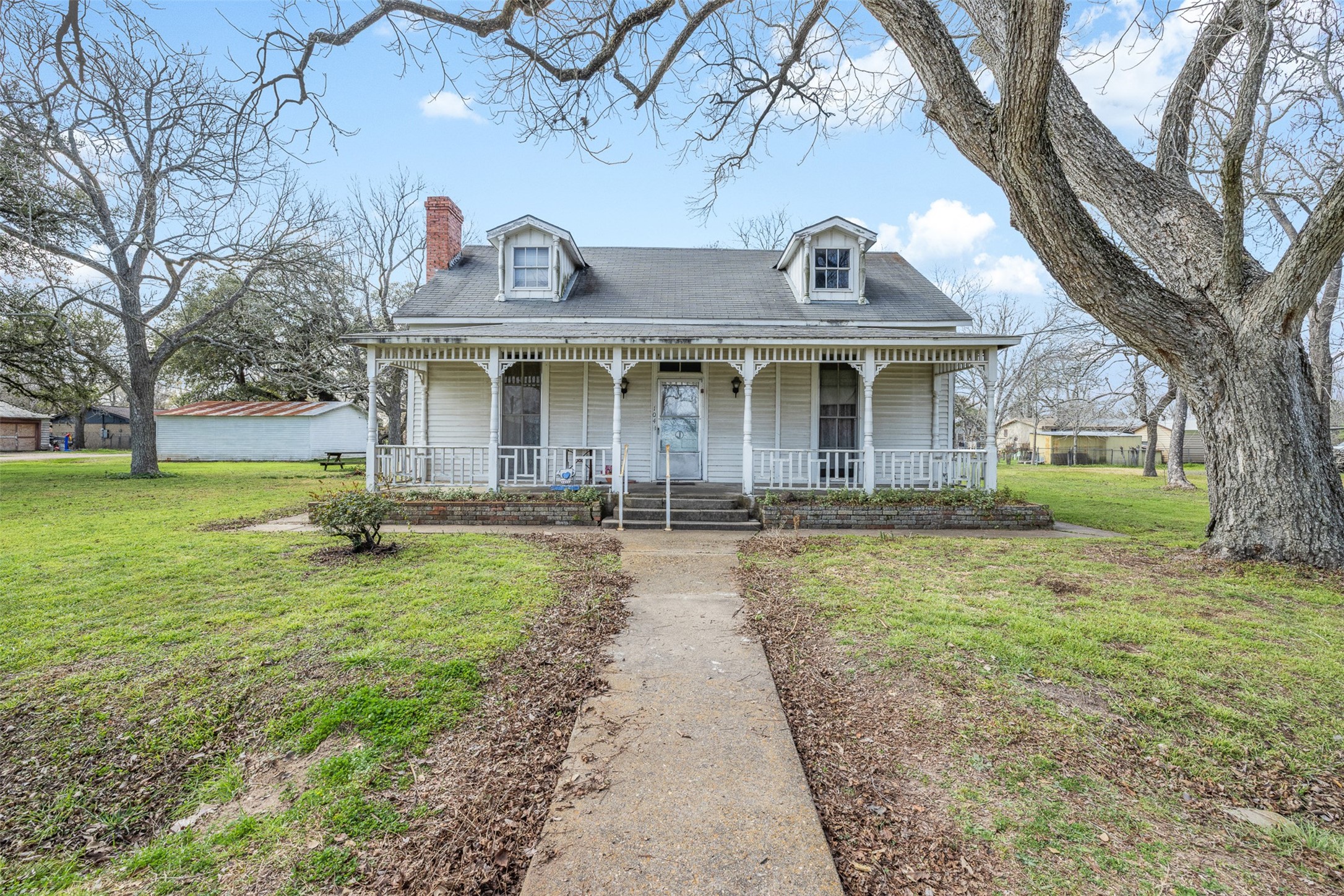 104 6th Street Glidden, TX 78943 - Photo 2 of 28 Exterior of home