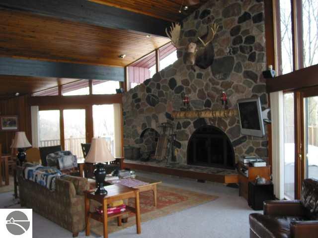 8461 East Lincoln Road Traverse City, MI 49684 - Photo 4 of 15 1713400-3.JPG