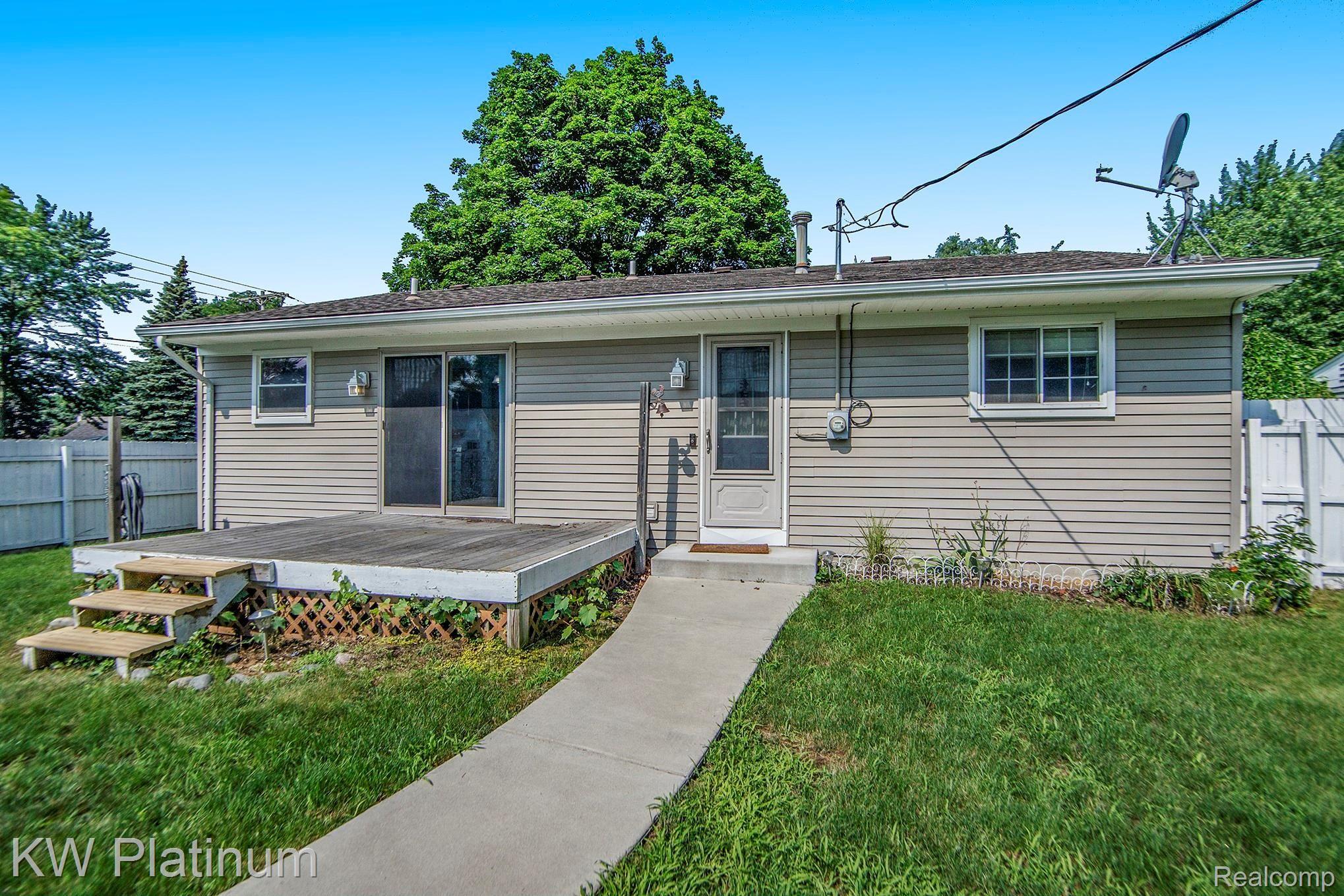 2475 Emmons Avenue Rochester, MI 48307 - Photo 21 of 26 BPG_5413.jpg