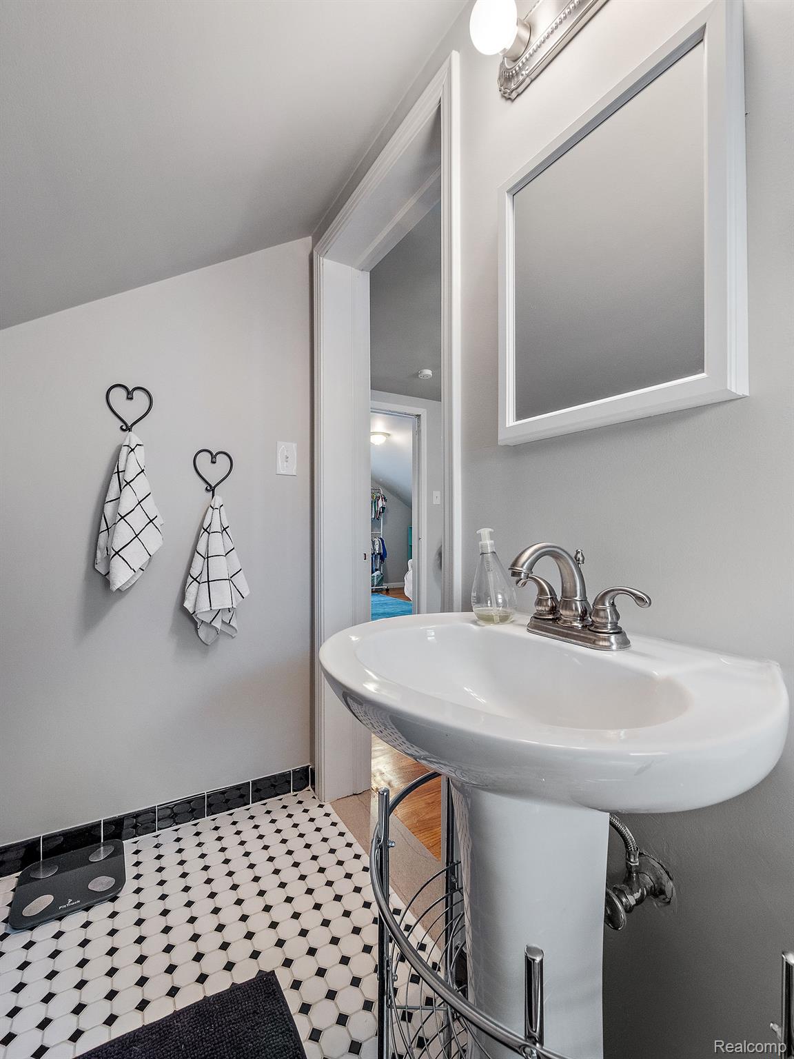 8502 Harding Street Center Line, MI 48015 - Photo 31 of 37 Gallery Image 31