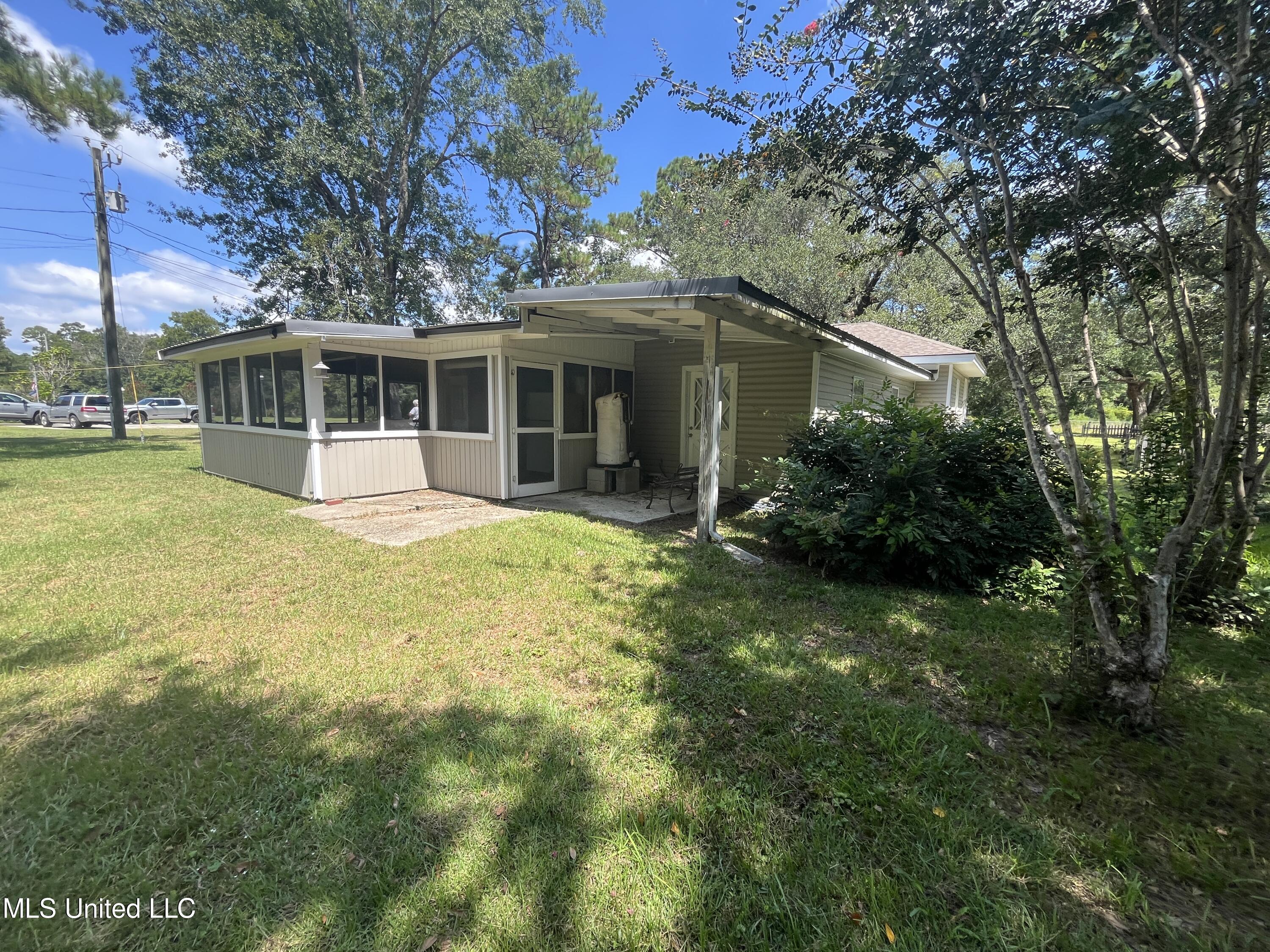 13337 John Lee Road Biloxi, MS 39532 - Photo 2 of 27 IMG_7449