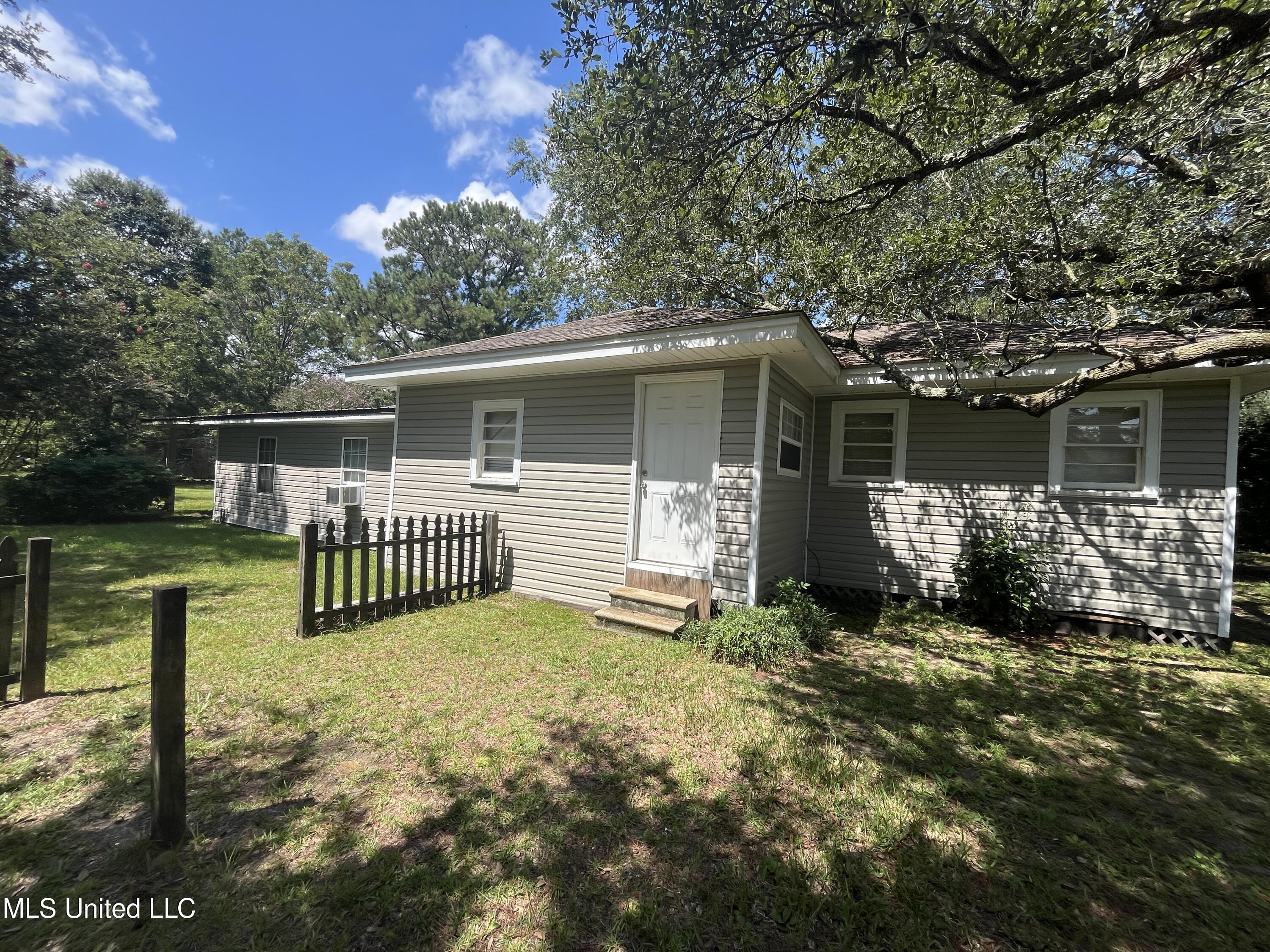 13337 John Lee Road Biloxi, MS 39532 - Photo 5 of 27 IMG_7447