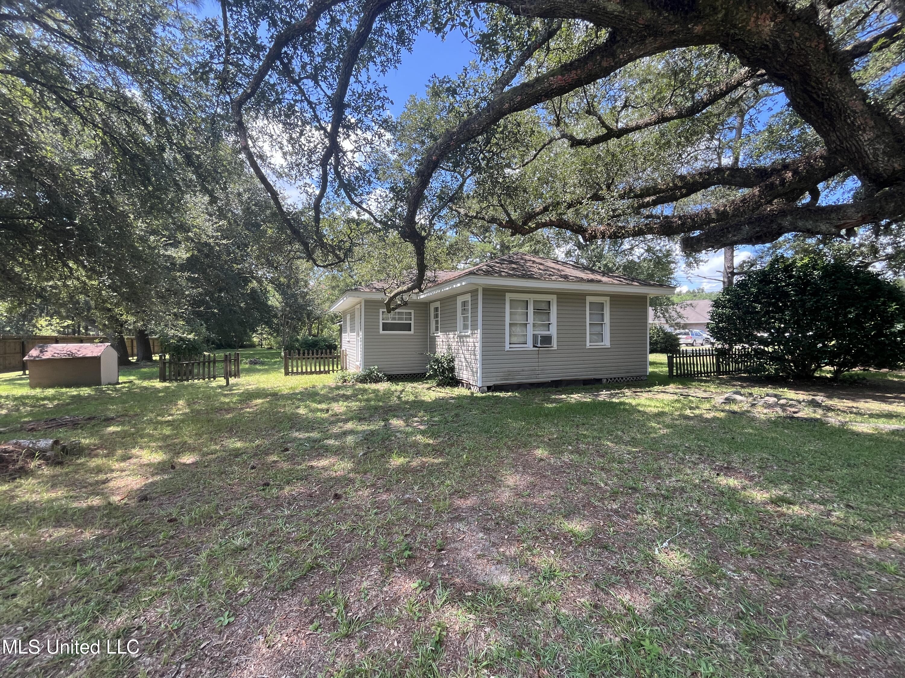 13337 John Lee Road Biloxi, MS 39532 - Photo 6 of 27 IMG_7446