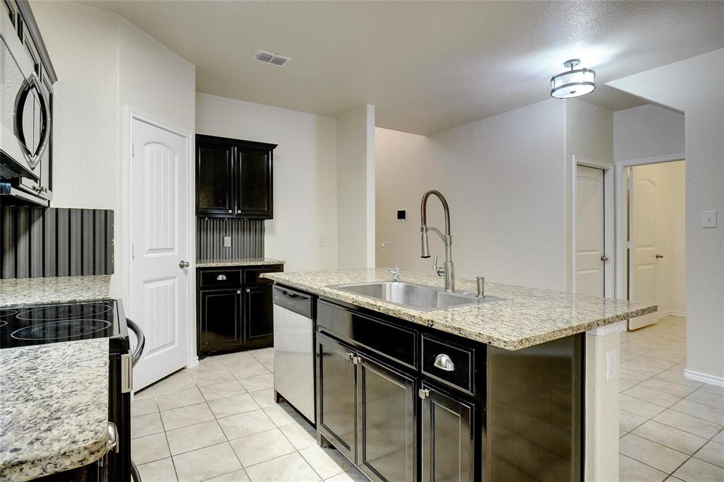 644 River Rock Road Azle, TX 76020 - Photo 6 of 22 Gallery Image 6