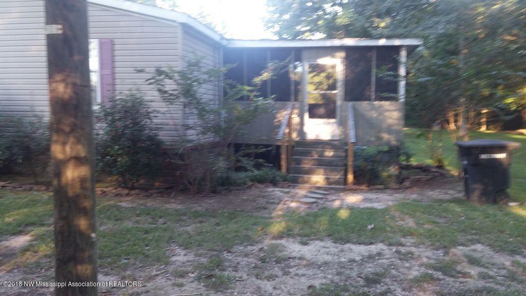 1677 Lyles Road Senatobia, MS 38668 - Photo 9 of 13 Screen Porch