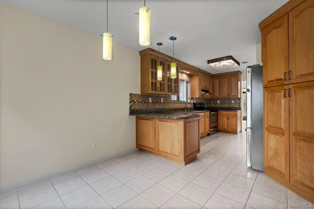 $1,200,000 | 2 Cricket Club Drive, Roslyn, NY 11576