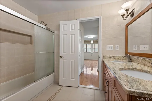 $1,200,000 | 2 Cricket Club Drive, Roslyn, NY 11576