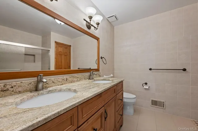 $1,200,000 | 2 Cricket Club Drive, Roslyn, NY 11576