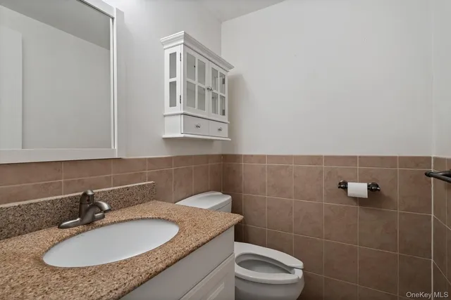 $1,200,000 | 2 Cricket Club Drive, Roslyn, NY 11576