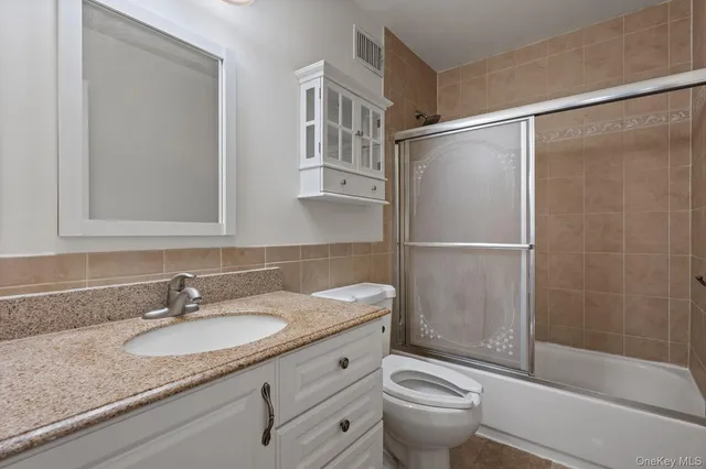 $1,200,000 | 2 Cricket Club Drive, Roslyn, NY 11576