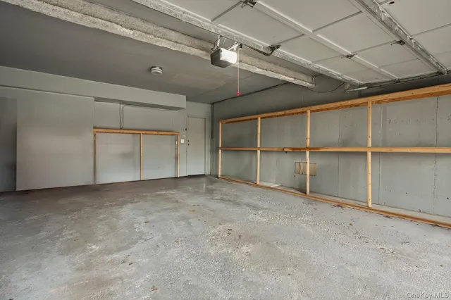 $1,200,000 | 2 Cricket Club Drive, Roslyn, NY 11576