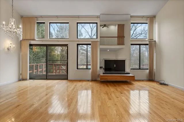 $1,200,000 | 2 Cricket Club Drive, Roslyn, NY 11576