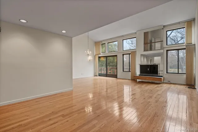 $1,200,000 | 2 Cricket Club Drive, Roslyn, NY 11576