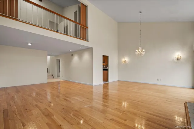 $1,200,000 | 2 Cricket Club Drive, Roslyn, NY 11576