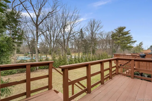 $1,200,000 | 2 Cricket Club Drive, Roslyn, NY 11576