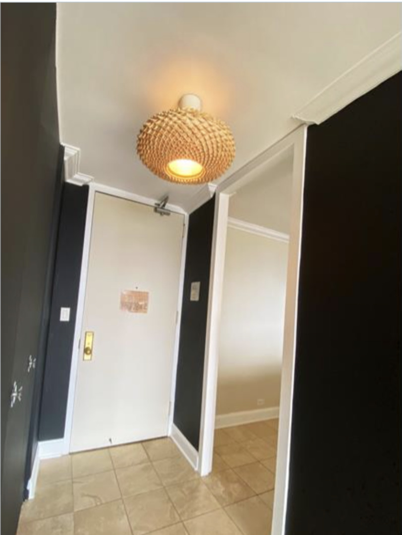 655 West Irving Park Road, Unit 4009 Chicago, IL 60613 - Photo 6 of 27 a view of an entryway