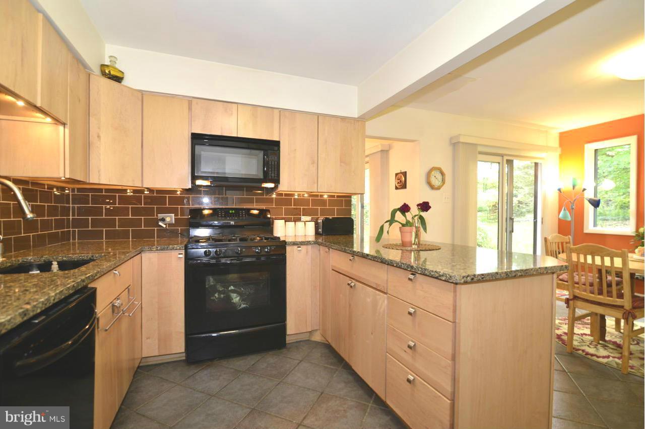 11815 Riders Lane Reston, VA 20191 - Photo 8 of 30 Kitchen