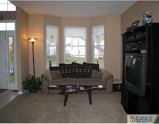 14 Champlain Road Monmouth Junction, NJ 08852 - Photo 4 of 10 Gallery Image 4