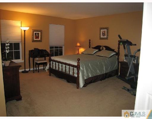 14 Champlain Road Monmouth Junction, NJ 08852 - Photo 8 of 10 Gallery Image 8