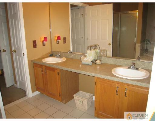 14 Champlain Road Monmouth Junction, NJ 08852 - Photo 9 of 10 Gallery Image 9