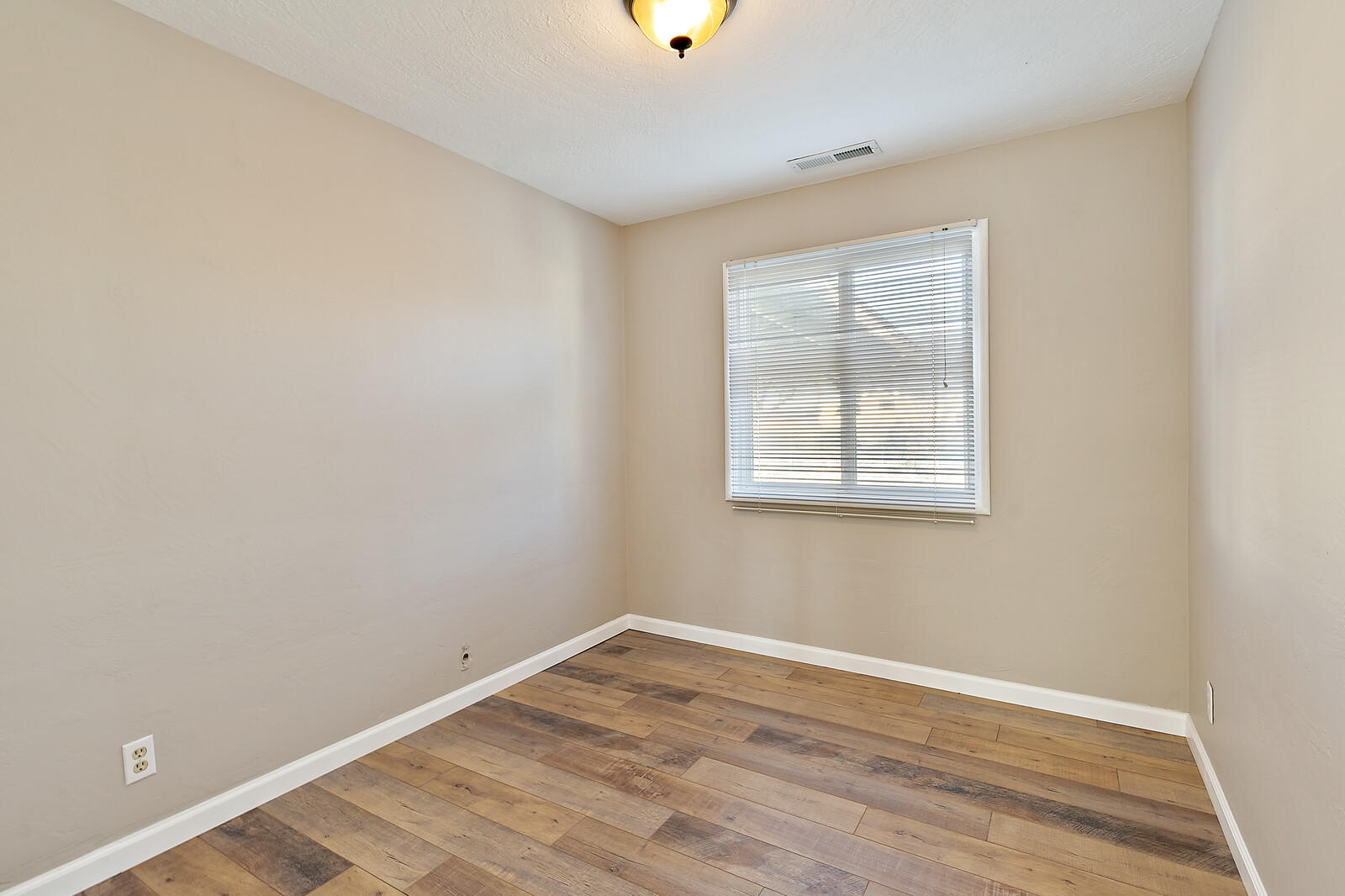 725 Chestnut Street Central Point, OR 97502 - Photo 17 of 26 25_CS2_25_mls