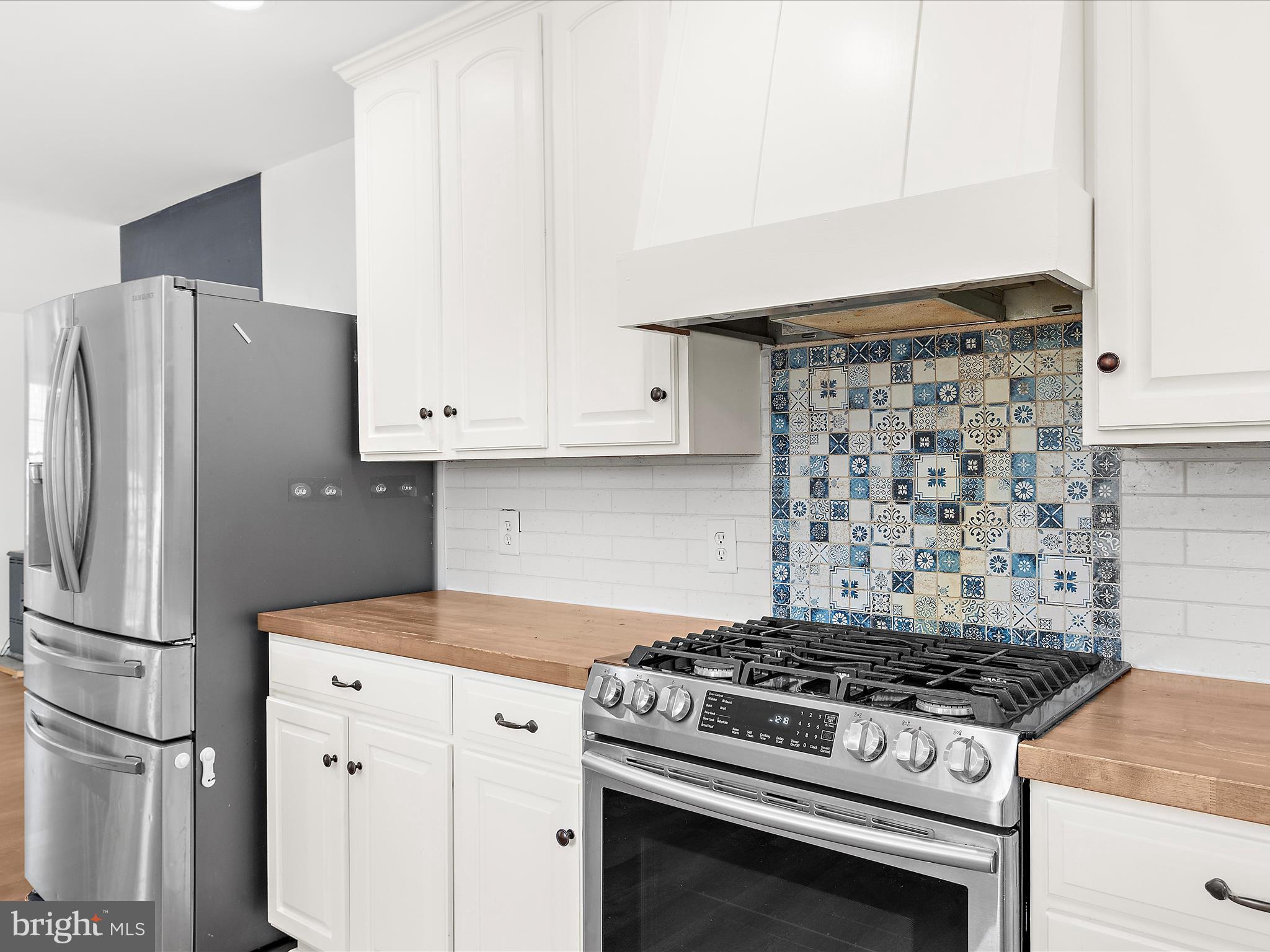 8475 Sexton Road Pasadena, MD 21122 - Photo 8 of 58 a stove top oven sitting inside of a kitchen