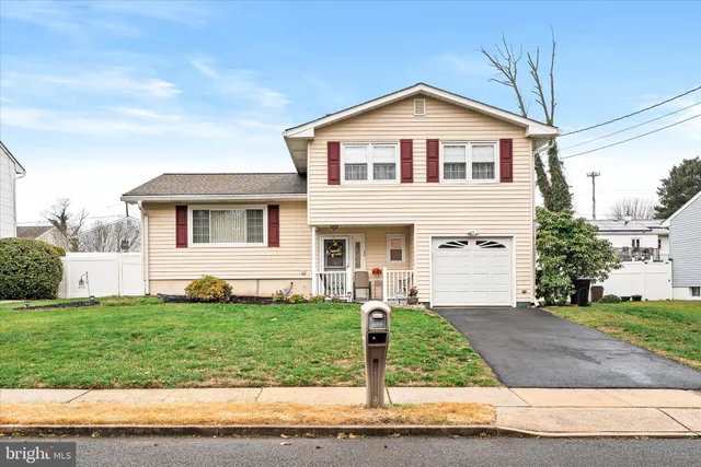 $450,000 | 35 Wesleyan Drive, Hamilton, NJ 08690
