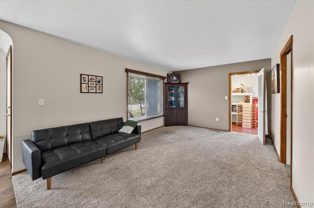13520 Fenton Road Fenton, MI 48430 - Photo 5 of 41 Gallery Image 5