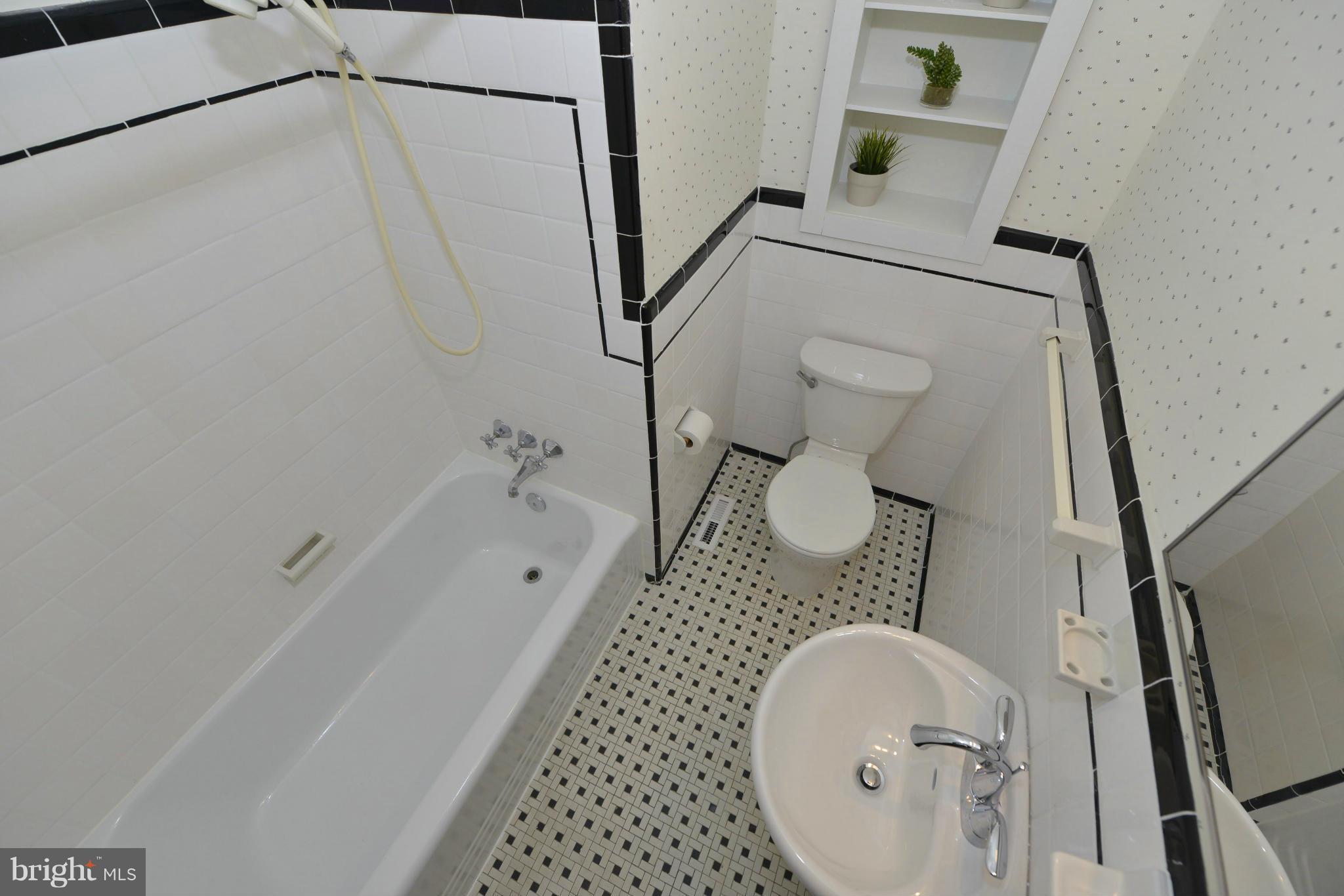 9110 Flower Avenue Silver Spring, MD 20901 - Photo 14 of 29 Bath