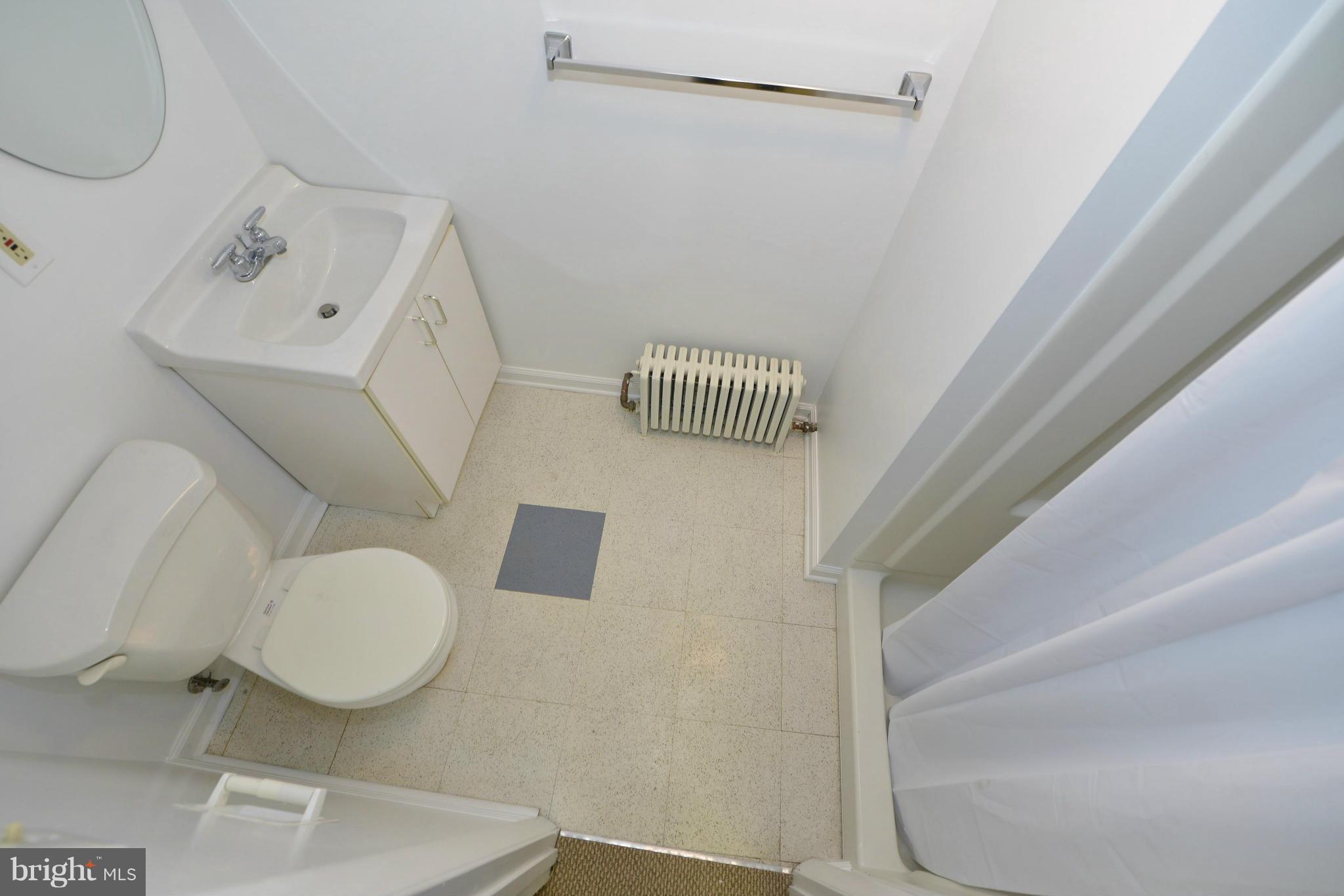 9110 Flower Avenue Silver Spring, MD 20901 - Photo 22 of 29 Bath