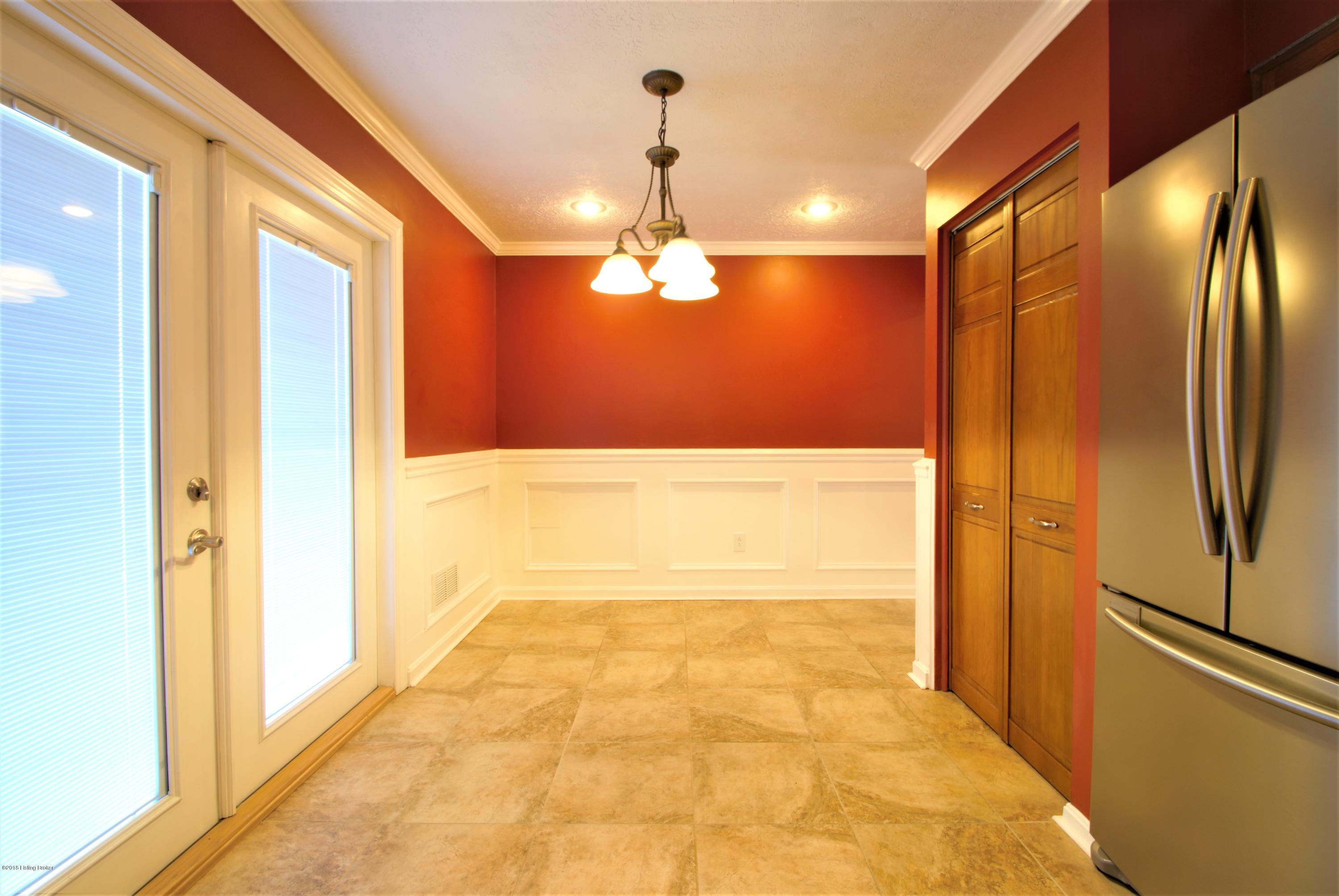 11302 Angelina Road Louisville, KY 40229 - Photo 12 of 37 DSC_1271