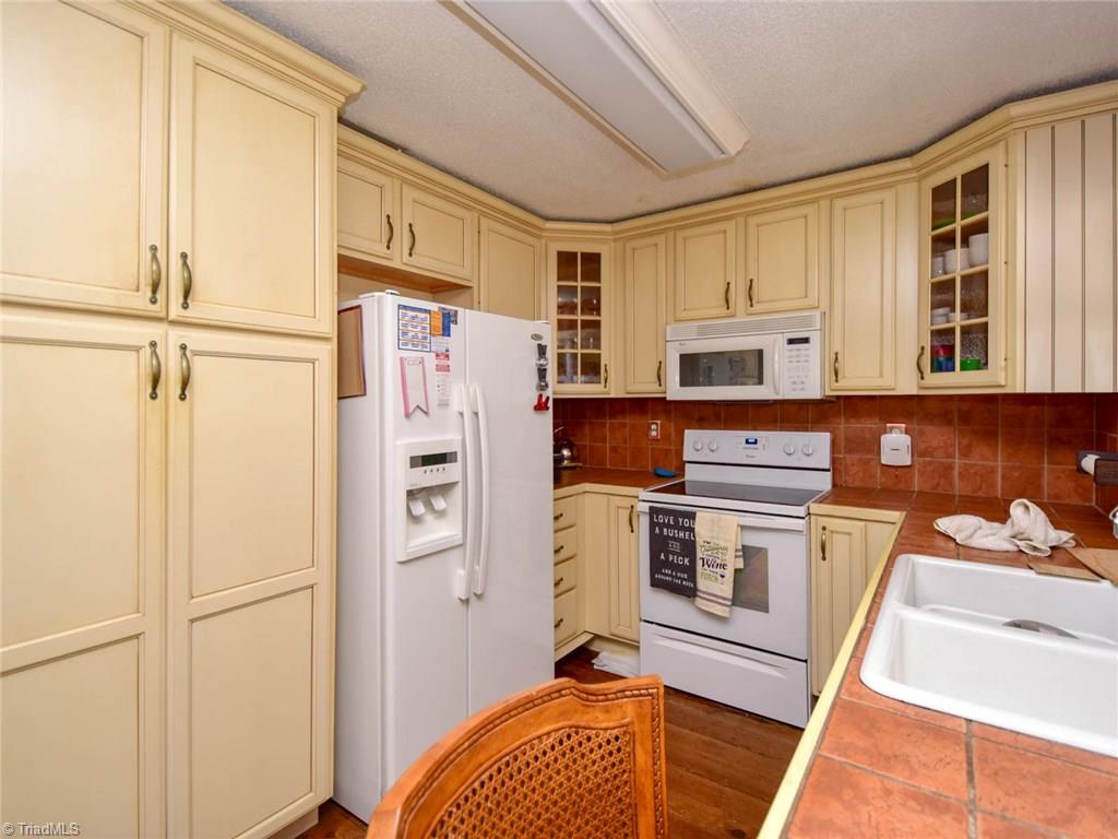 411 Country Club Road Mount Airy, NC 27030 - Photo 7 of 30 Gallery Image 7