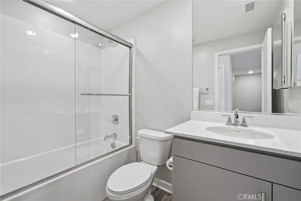 a view of utility room