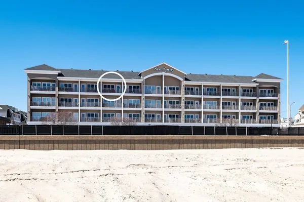 $549,000 | 83 Ocean Boulevard, Unit 404, Hampton, NH 03842