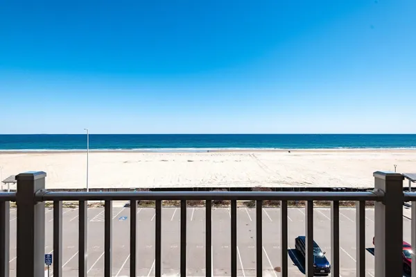 $549,000 | 83 Ocean Boulevard, Unit 404, Hampton, NH 03842