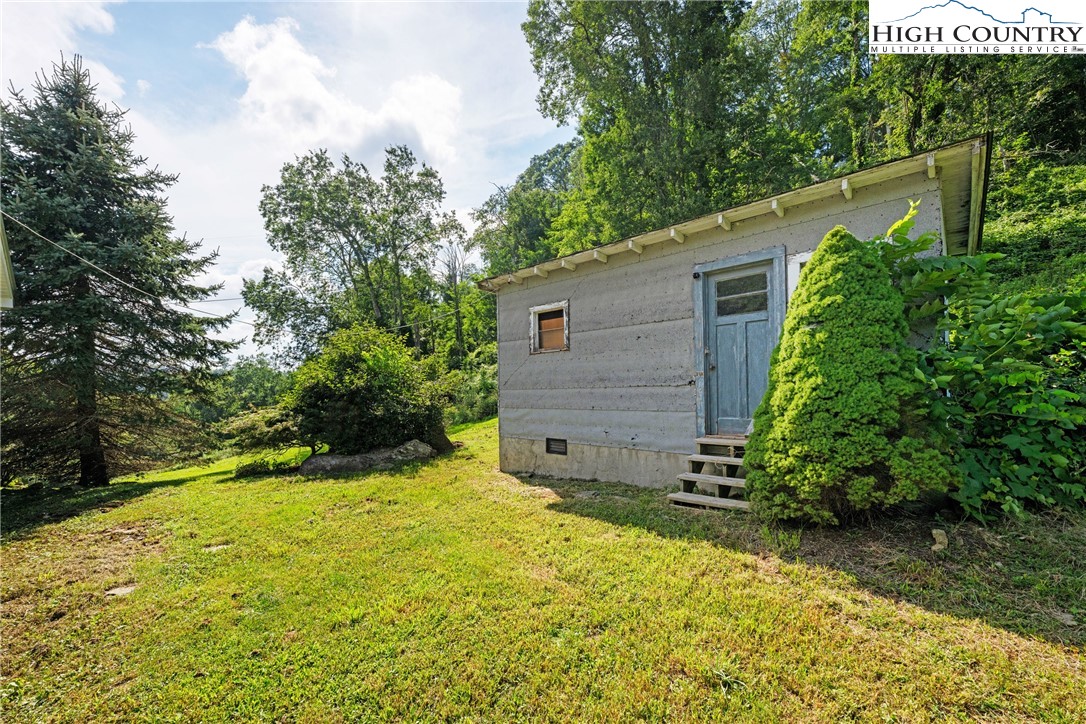 261 Tumbling Brook Road Banner Elk, NC 28604 - Photo 33 of 39 a view of a backyard