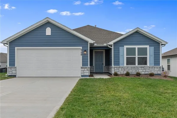 $384,835 | 565 West Bluebird Street, Gardner, KS 66030