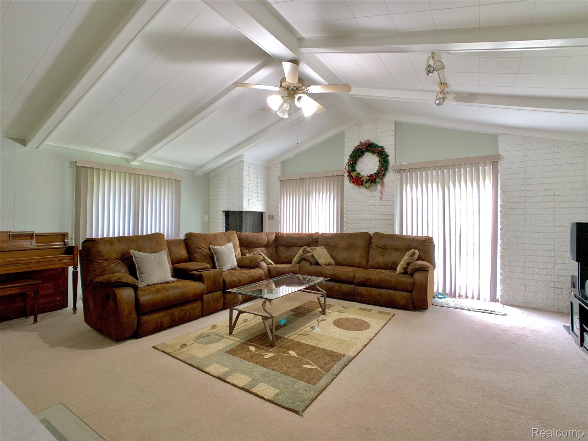 1185 Torpey Road Troy, MI 48083 - Photo 4 of 22 IMG_4311.JPEG